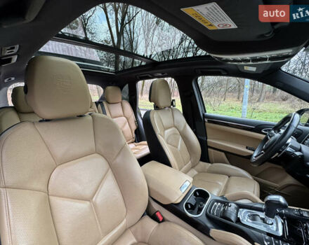 Черный Порше Каен, объемом двигателя 2.97 л и пробегом 249 тыс. км за 37000 $, фото 23 на Automoto.ua