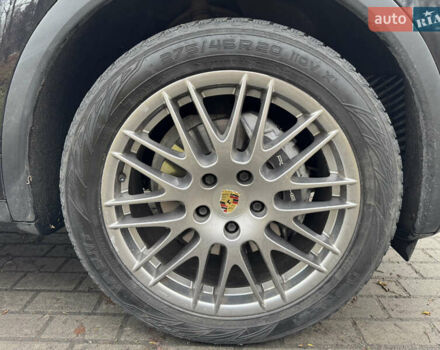 Черный Порше Каен, объемом двигателя 2.97 л и пробегом 249 тыс. км за 37000 $, фото 26 на Automoto.ua