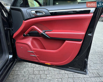 Черный Порше Каен, объемом двигателя 3 л и пробегом 180 тыс. км за 34800 $, фото 11 на Automoto.ua