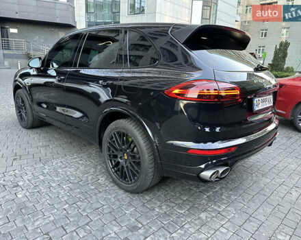 Черный Порше Каен, объемом двигателя 3 л и пробегом 180 тыс. км за 34800 $, фото 3 на Automoto.ua