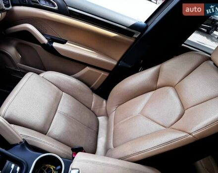 Чорний Порше Cayenne, об'ємом двигуна 3 л та пробігом 110 тис. км за 36000 $, фото 28 на Automoto.ua