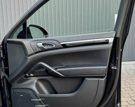 Черный Порше Каен, объемом двигателя 3.6 л и пробегом 113 тыс. км за 29500 $, фото 28 на Automoto.ua