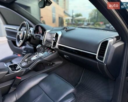 Черный Порше Каен, объемом двигателя 3.6 л и пробегом 99 тыс. км за 34000 $, фото 34 на Automoto.ua