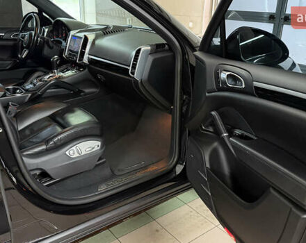 Чорний Порше Cayenne, об'ємом двигуна 3 л та пробігом 146 тис. км за 45500 $, фото 26 на Automoto.ua