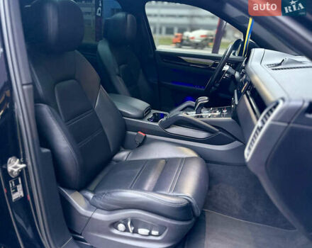 Чорний Порше Cayenne, об'ємом двигуна 2.9 л та пробігом 99 тис. км за 70000 $, фото 20 на Automoto.ua