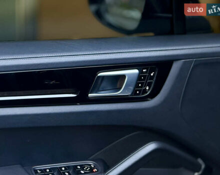 Чорний Порше Cayenne, об'ємом двигуна 2.9 л та пробігом 99 тис. км за 70000 $, фото 12 на Automoto.ua