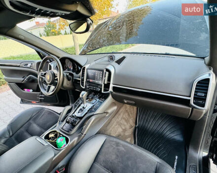 Черный Порше Каен, объемом двигателя 2.97 л и пробегом 131 тыс. км за 37999 $, фото 32 на Automoto.ua