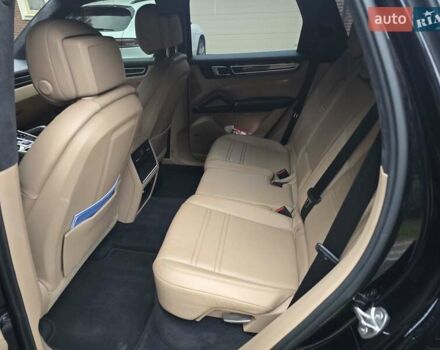 Черный Порше Каен, объемом двигателя 3 л и пробегом 170 тыс. км за 50000 $, фото 4 на Automoto.ua