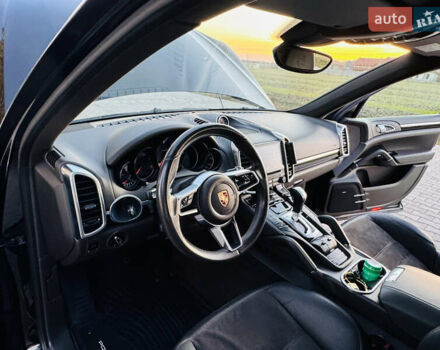 Черный Порше Каен, объемом двигателя 2.97 л и пробегом 131 тыс. км за 37999 $, фото 65 на Automoto.ua