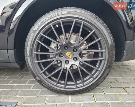 Черный Порше Каен, объемом двигателя 2.89 л и пробегом 114 тыс. км за 55555 $, фото 25 на Automoto.ua