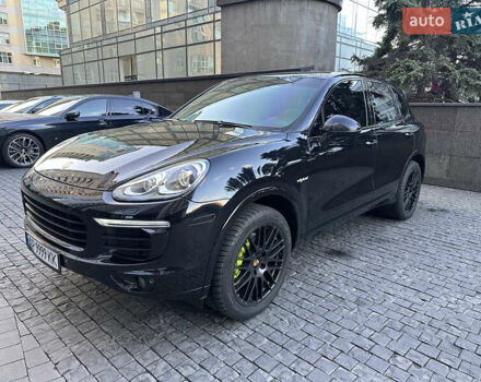 Черный Порше Каен, объемом двигателя 3 л и пробегом 180 тыс. км за 34800 $, фото 2 на Automoto.ua