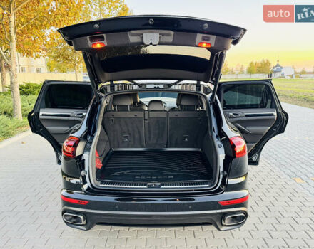 Черный Порше Каен, объемом двигателя 2.97 л и пробегом 131 тыс. км за 37999 $, фото 74 на Automoto.ua