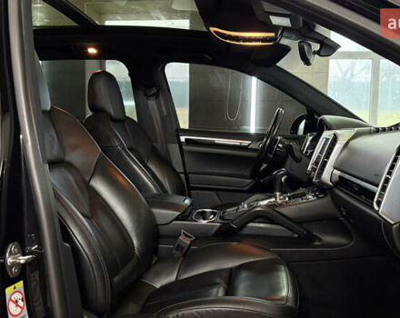 Чорний Порше Cayenne, об'ємом двигуна 3 л та пробігом 146 тис. км за 45500 $, фото 28 на Automoto.ua