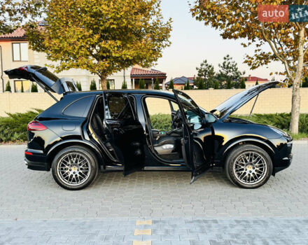 Черный Порше Каен, объемом двигателя 2.97 л и пробегом 131 тыс. км за 37999 $, фото 79 на Automoto.ua