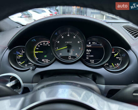 Черный Порше Каен, объемом двигателя 3 л и пробегом 180 тыс. км за 34800 $, фото 32 на Automoto.ua