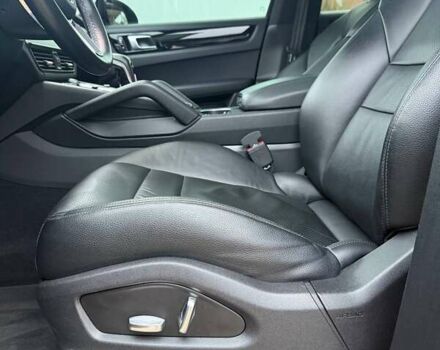 Чорний Порше Cayenne, об'ємом двигуна 3 л та пробігом 133 тис. км за 58000 $, фото 8 на Automoto.ua