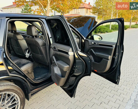 Черный Порше Каен, объемом двигателя 2.97 л и пробегом 131 тыс. км за 37999 $, фото 89 на Automoto.ua