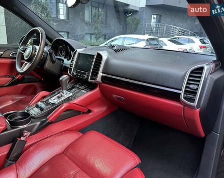 Черный Порше Каен, объемом двигателя 3 л и пробегом 180 тыс. км за 34800 $, фото 13 на Automoto.ua
