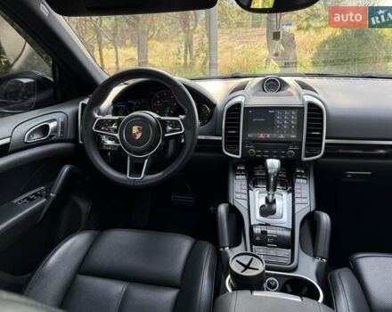 Порше Каен 2017 в Днепре (Днепропетровске) на Automoto.ua Черный Порше Каен, объемом двигателя 2.97 л и пробегом 64 тыс. км за 42500 $, фото 14 на Automoto.ua