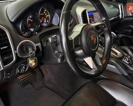 Чорний Порше Cayenne, об'ємом двигуна 3 л та пробігом 146 тис. км за 45500 $, фото 24 на Automoto.ua