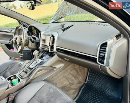 Черный Порше Каен, объемом двигателя 2.97 л и пробегом 131 тыс. км за 37999 $, фото 59 на Automoto.ua