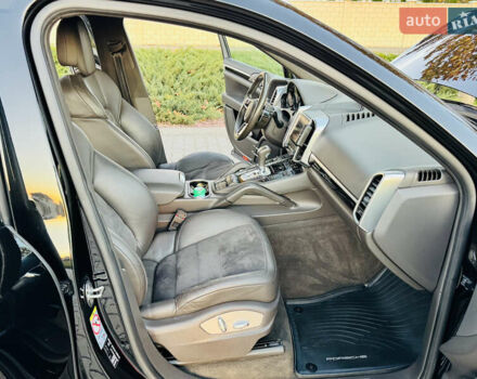 Черный Порше Каен, объемом двигателя 2.97 л и пробегом 131 тыс. км за 37999 $, фото 36 на Automoto.ua