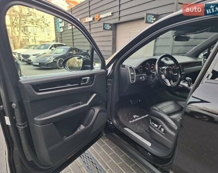 Черный Порше Каен, объемом двигателя 2.89 л и пробегом 114 тыс. км за 55555 $, фото 8 на Automoto.ua