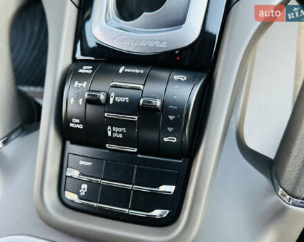 Черный Порше Каен, объемом двигателя 2.97 л и пробегом 131 тыс. км за 37999 $, фото 28 на Automoto.ua