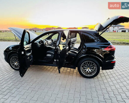 Черный Порше Каен, объемом двигателя 2.97 л и пробегом 131 тыс. км за 37999 $, фото 75 на Automoto.ua