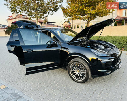 Черный Порше Каен, объемом двигателя 2.97 л и пробегом 131 тыс. км за 37999 $, фото 78 на Automoto.ua