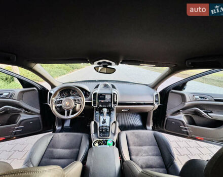 Черный Порше Каен, объемом двигателя 2.97 л и пробегом 131 тыс. км за 37999 $, фото 64 на Automoto.ua