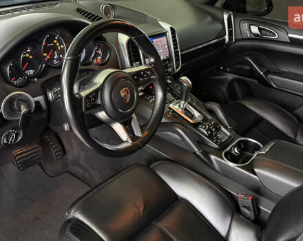 Чорний Порше Cayenne, об'ємом двигуна 3 л та пробігом 146 тис. км за 45500 $, фото 19 на Automoto.ua