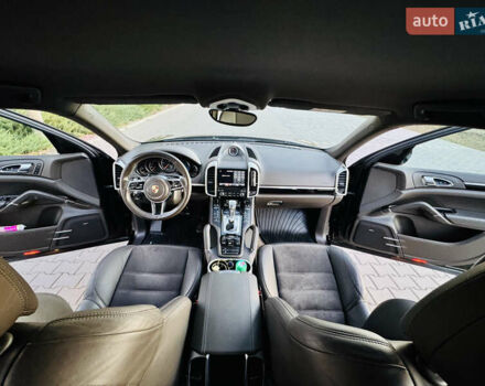 Черный Порше Каен, объемом двигателя 2.97 л и пробегом 131 тыс. км за 37999 $, фото 19 на Automoto.ua