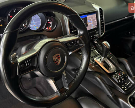 Чорний Порше Cayenne, об'ємом двигуна 3 л та пробігом 146 тис. км за 45500 $, фото 20 на Automoto.ua