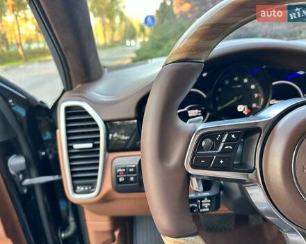 Черный Порше Каен, объемом двигателя 3 л и пробегом 170 тыс. км за 63500 $, фото 42 на Automoto.ua