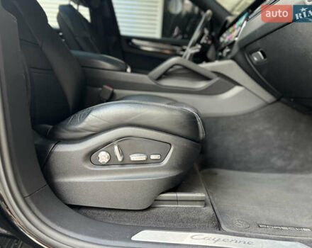 Черный Порше Каен, объемом двигателя 3 л и пробегом 133 тыс. км за 47000 $, фото 51 на Automoto.ua