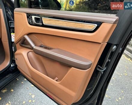 Черный Порше Каен, объемом двигателя 3 л и пробегом 170 тыс. км за 63500 $, фото 69 на Automoto.ua