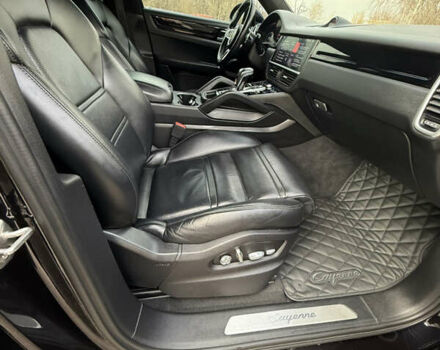 Чорний Порше Cayenne, об'ємом двигуна 3 л та пробігом 82 тис. км за 51000 $, фото 17 на Automoto.ua