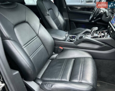 Чорний Порше Cayenne, об'ємом двигуна 3 л та пробігом 134 тис. км за 46000 $, фото 53 на Automoto.ua
