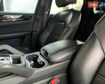 Черный Порше Каен, объемом двигателя 3 л и пробегом 133 тыс. км за 48999 $, фото 39 на Automoto.ua