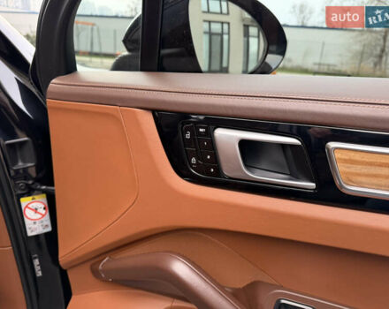 Черный Порше Каен, объемом двигателя 3 л и пробегом 170 тыс. км за 59999 $, фото 30 на Automoto.ua