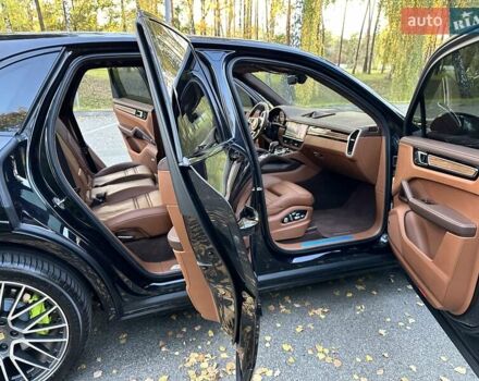 Черный Порше Каен, объемом двигателя 3 л и пробегом 170 тыс. км за 63500 $, фото 33 на Automoto.ua
