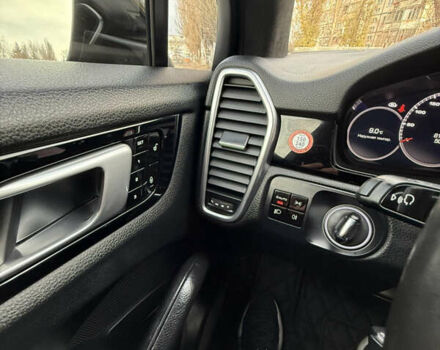 Чорний Порше Cayenne, об'ємом двигуна 3 л та пробігом 82 тис. км за 51000 $, фото 26 на Automoto.ua