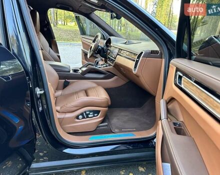 Черный Порше Каен, объемом двигателя 3 л и пробегом 170 тыс. км за 63500 $, фото 68 на Automoto.ua