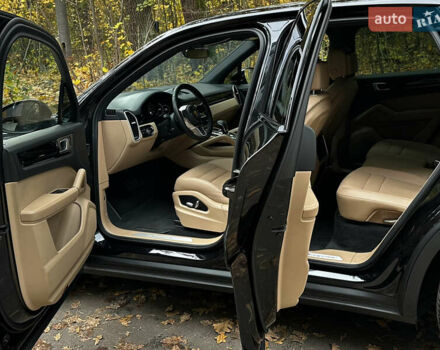 Черный Порше Каен, объемом двигателя 3 л и пробегом 40 тыс. км за 75000 $, фото 16 на Automoto.ua