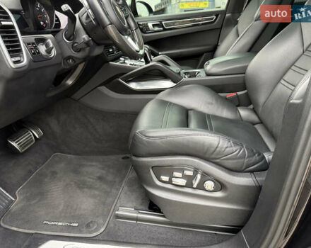 Черный Порше Каен, объемом двигателя 4 л и пробегом 89 тыс. км за 84500 $, фото 31 на Automoto.ua