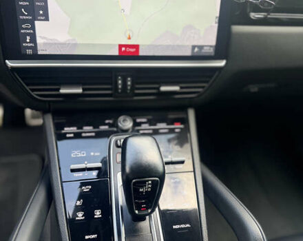 Черный Порше Каен, объемом двигателя 2.89 л и пробегом 120 тыс. км за 75000 $, фото 2 на Automoto.ua