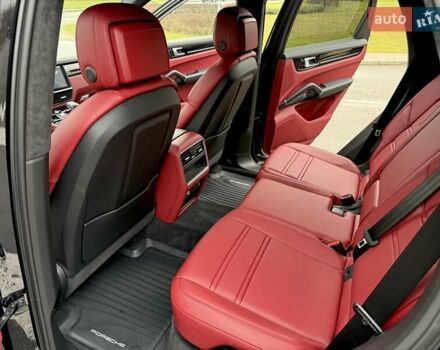 Черный Порше Каен, объемом двигателя 3 л и пробегом 44 тыс. км за 72500 $, фото 58 на Automoto.ua