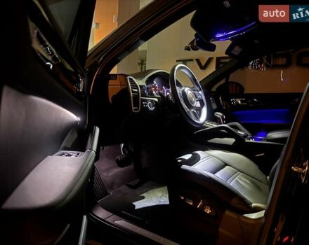 Черный Порше Каен, объемом двигателя 3 л и пробегом 32 тыс. км за 69900 $, фото 58 на Automoto.ua