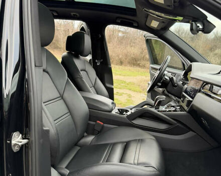 Черный Порше Каен, объемом двигателя 3 л и пробегом 66 тыс. км за 57500 $, фото 51 на Automoto.ua